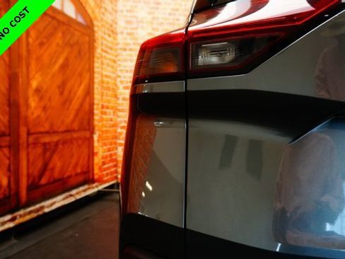 Used 2023 Nissan Rogue S image 76