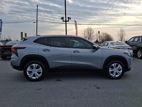 Used 2024 Chevrolet Trax LS image 7