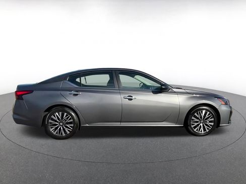 Used 2025 Nissan Altima 2.5 SV image 16