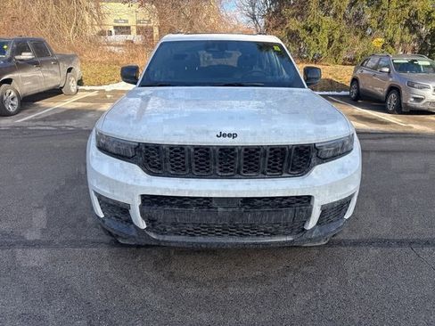 Certified 2025 Jeep Grand Cherokee L Limited w/ Black Appearance Package image 8