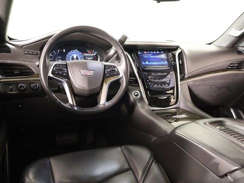 Used 2020 Cadillac Escalade Platinum AWD/4WD image 2