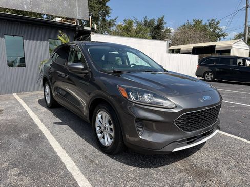 Used 2020 Ford Escape SE FWD image 3