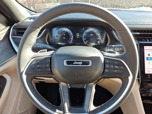 Certified 2023 Jeep Grand Cherokee Limited image 21