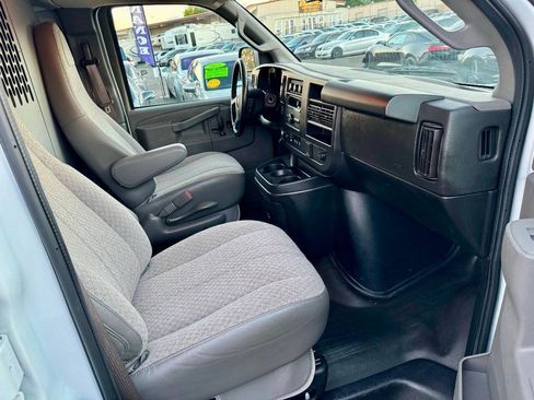 Used 2022 Chevrolet Express 3500 w/ Driver Convenience Package RWD image 17