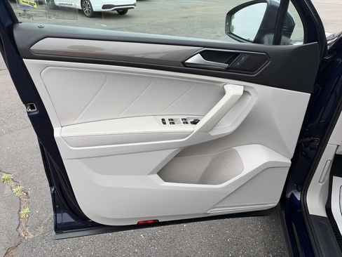 Used 2023 Volkswagen Tiguan SE image 14