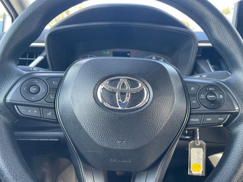 Used 2025 Toyota Corolla LE image 27