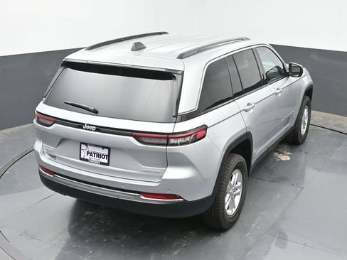 Used 2025 Jeep Grand Cherokee Laredo AWD/4WD image 39