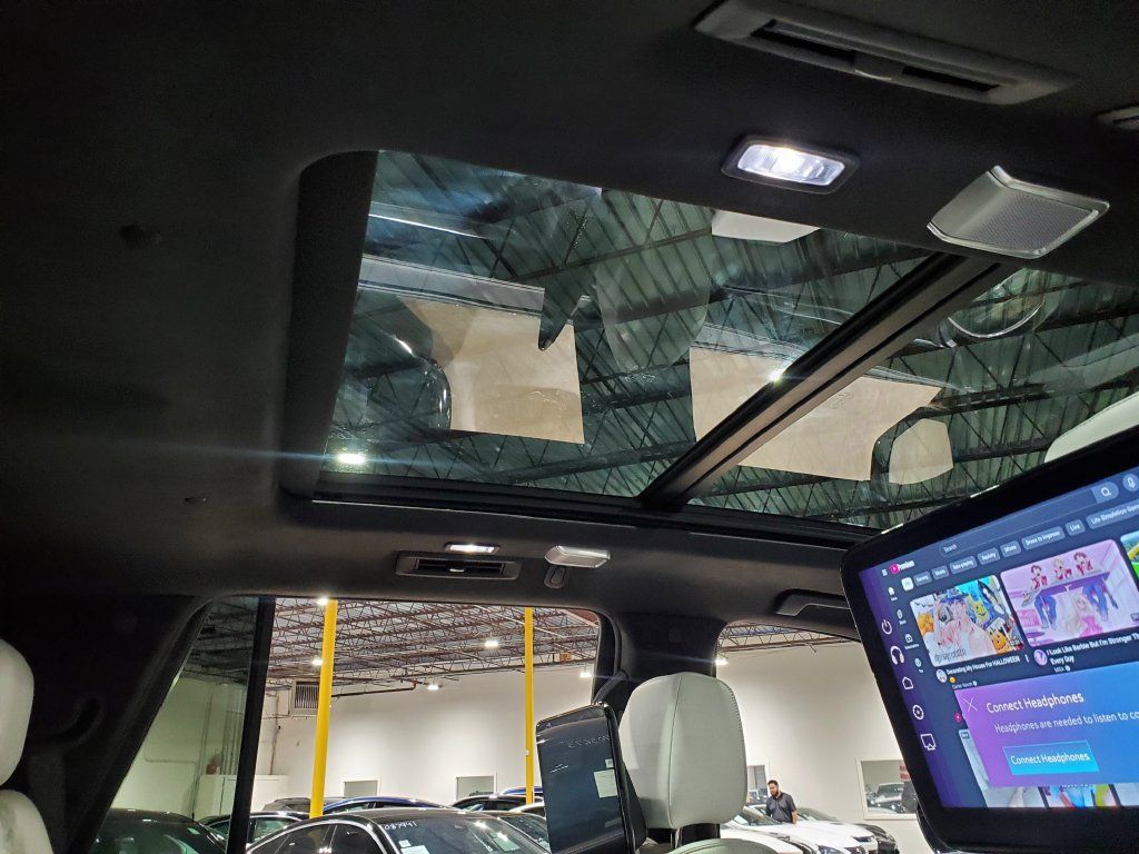 Used 2025 Cadillac Escalade Sport Platinum w/ LPO, Floor Liner Package AWD/4WD image 23