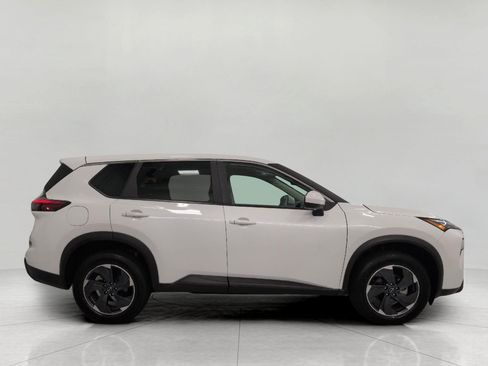 Used 2025 Nissan Rogue SV AWD/4WD image 11