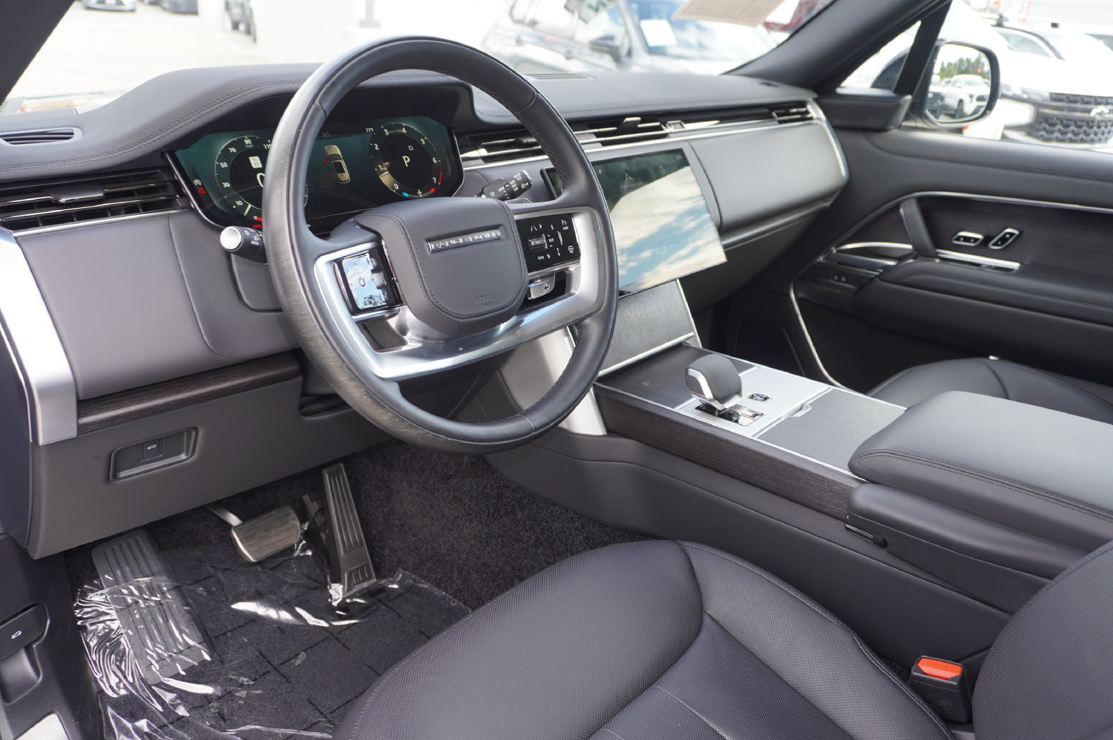 Used 2025 Land Rover Range Rover SE AWD/4WD image 16