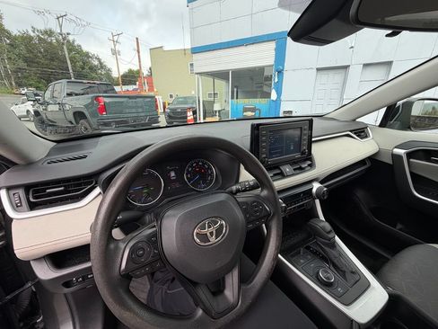 Used 2022 Toyota RAV4 XLE AWD/4WD image 22