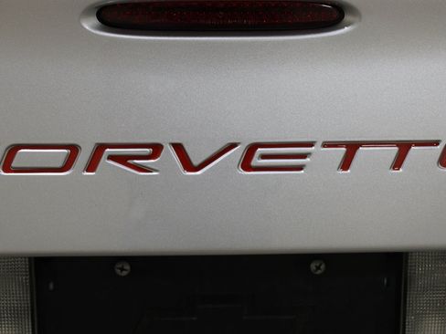 Used 2002 Chevrolet Corvette Convertible w/ Preferred Equipment Group2 RWD image 11