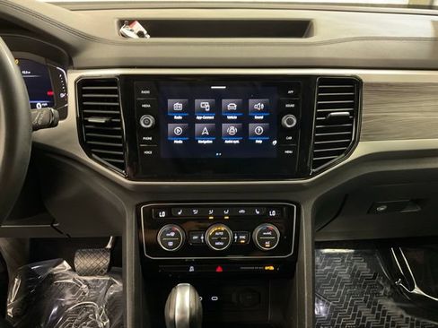 Used 2023 Volkswagen Atlas Cross Sport SE FWD image 17