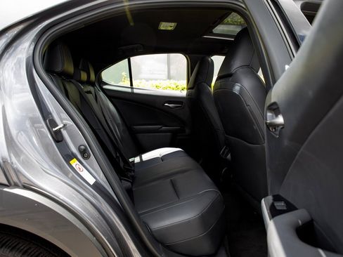 Used 2019 Lexus UX 200 image 32