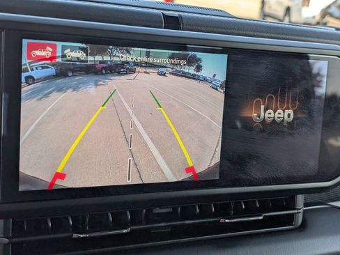 Used 2025 Jeep Wrangler Unlimited Rubicon AWD/4WD image 13