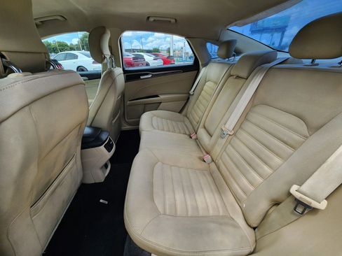 Used 2013 Ford Fusion SE image 12
