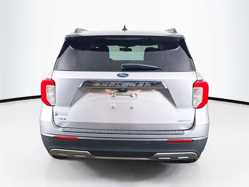 Used 2021 Ford Explorer XLT w/ Equipment Group 202A image 6