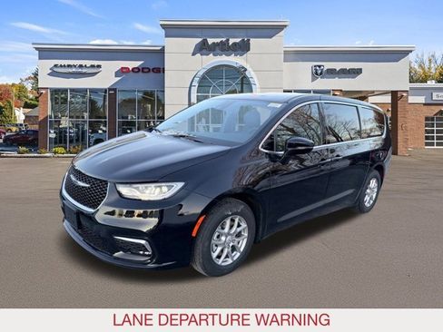 New 2026 Chrysler Pacifica Select image 4