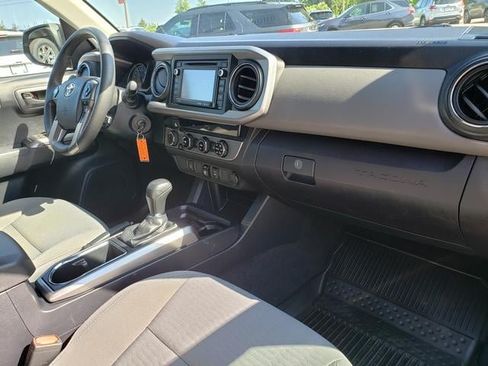 Used 2018 Toyota Tacoma SR5 AWD/4WD image 19