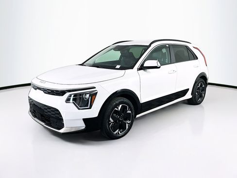 Used 2024 Kia Niro Wind w/ Wind Preserve Package image 3