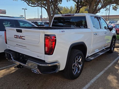 New 2026 GMC Sierra 1500 SLT image 3
