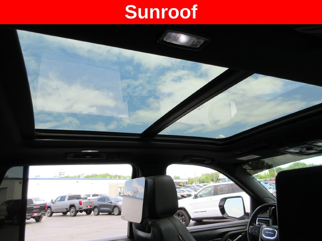 Used 2021 GMC Yukon Denali w/ Denali Ultimate Package AWD/4WD image 17