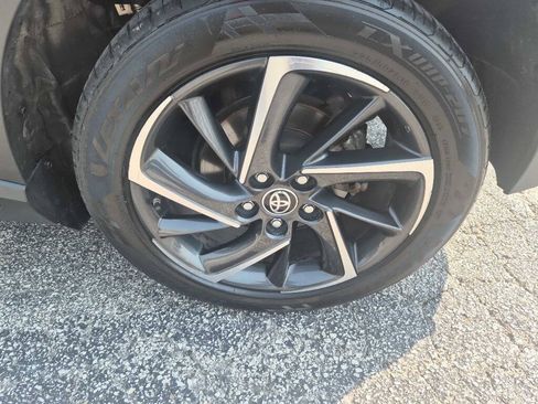 Used 2021 Toyota C-HR Limited FWD image 12