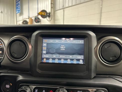 Used 2022 Jeep Wrangler Unlimited Sport AWD/4WD image 18