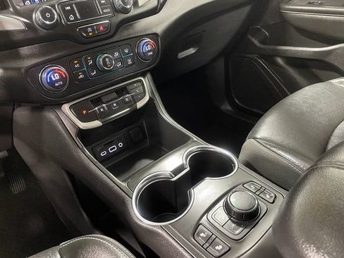 Used 2022 GMC Terrain SLT AWD/4WD image 17