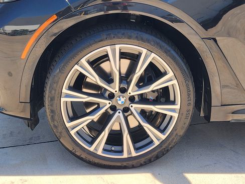 Used 2022 BMW X7 xDrive40i w/ M Sport Package AWD/4WD image 9