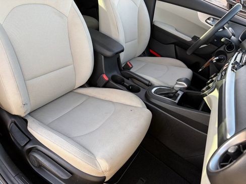 Used 2022 Kia Forte LXS FWD image 11