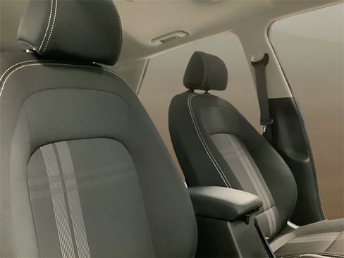 Used 2025 Hyundai Venue SEL image 31