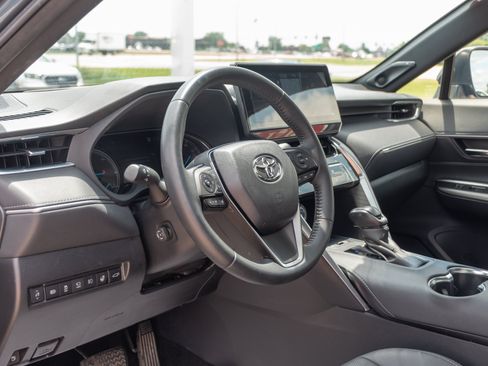 Used 2021 Toyota Venza Limited w/ Advanced Technology Package AWD/4WD image 10
