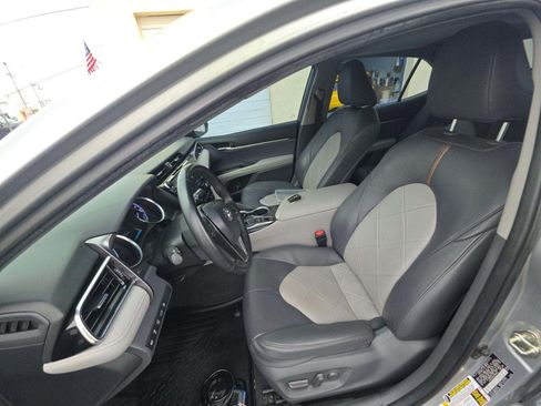 Used 2018 Toyota Camry XLE w/ Audio Package FWD image 3