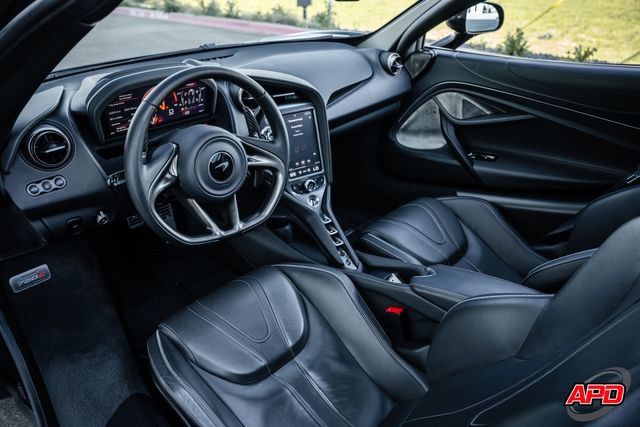 Used 2019 McLaren 720S RWD image 2