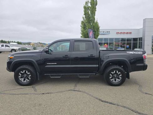 Used 2021 Toyota Tacoma TRD Off-Road w/ TRD Premium Off Road Package AWD/4WD image 2