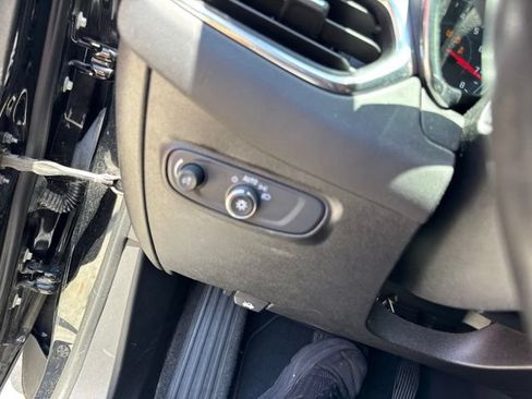 Used 2019 Chevrolet Equinox LT FWD image 21