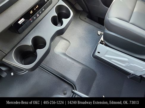 Used 2025 Mercedes-Benz Sprinter 2500 image 13