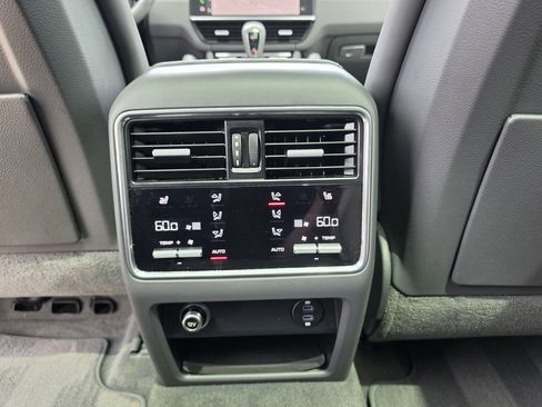 Certified 2023 Porsche Cayenne Platinum Edition AWD/4WD image 20