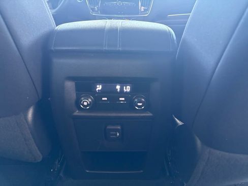 Used 2023 Chevrolet Traverse LT FWD image 40