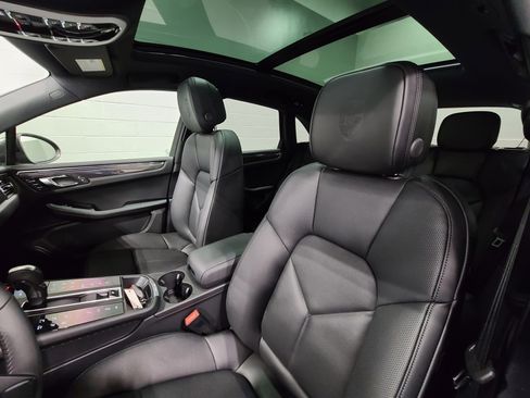 New 2026 Porsche Macan Turbo image 5