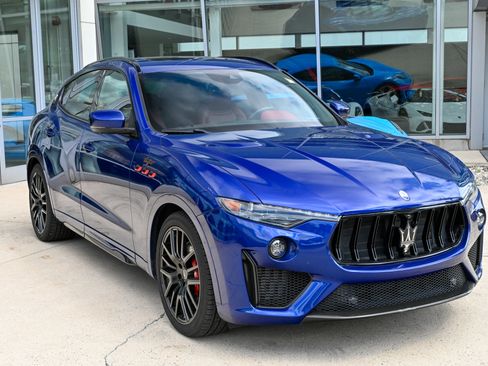 Used 2023 Maserati Levante Trofeo AWD/4WD image 3