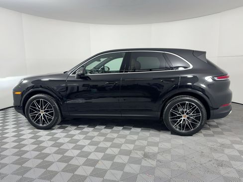 Certified 2026 Porsche Cayenne AWD/4WD image 2