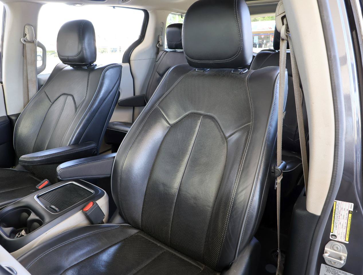 Used 2017 Chrysler Pacifica Limited w/ UConnect Theater Package FWD image 20