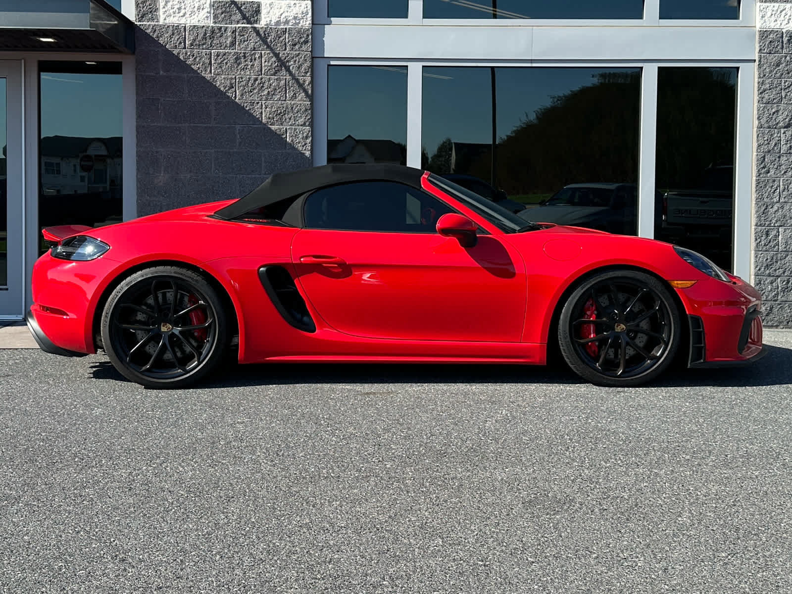 Used 2022 Porsche 718 Boxster Spyder RWD image 2