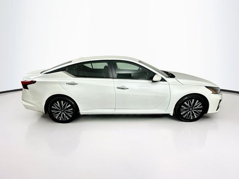 Used 2023 Nissan Altima 2.5 SV FWD image 10