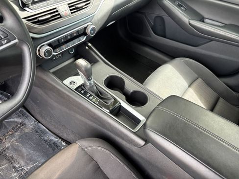 Used 2025 Nissan Altima 2.5 SV FWD image 42