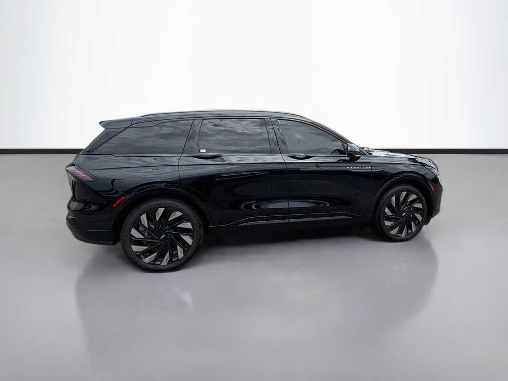 Used 2025 Lincoln Nautilus Reserve w/ Jet Appearance Package AWD/4WD image 4
