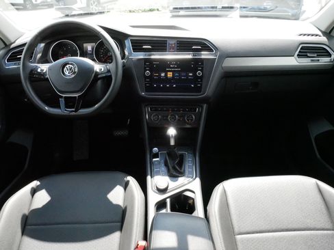 Used 2020 Volkswagen Tiguan SE AWD/4WD image 10