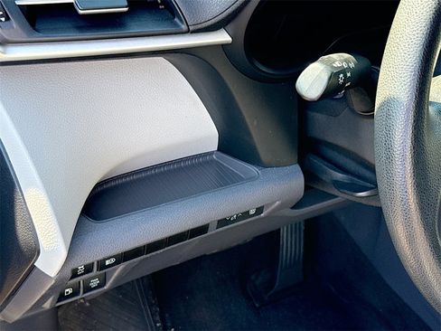 Used 2022 Toyota Sienna LE image 11